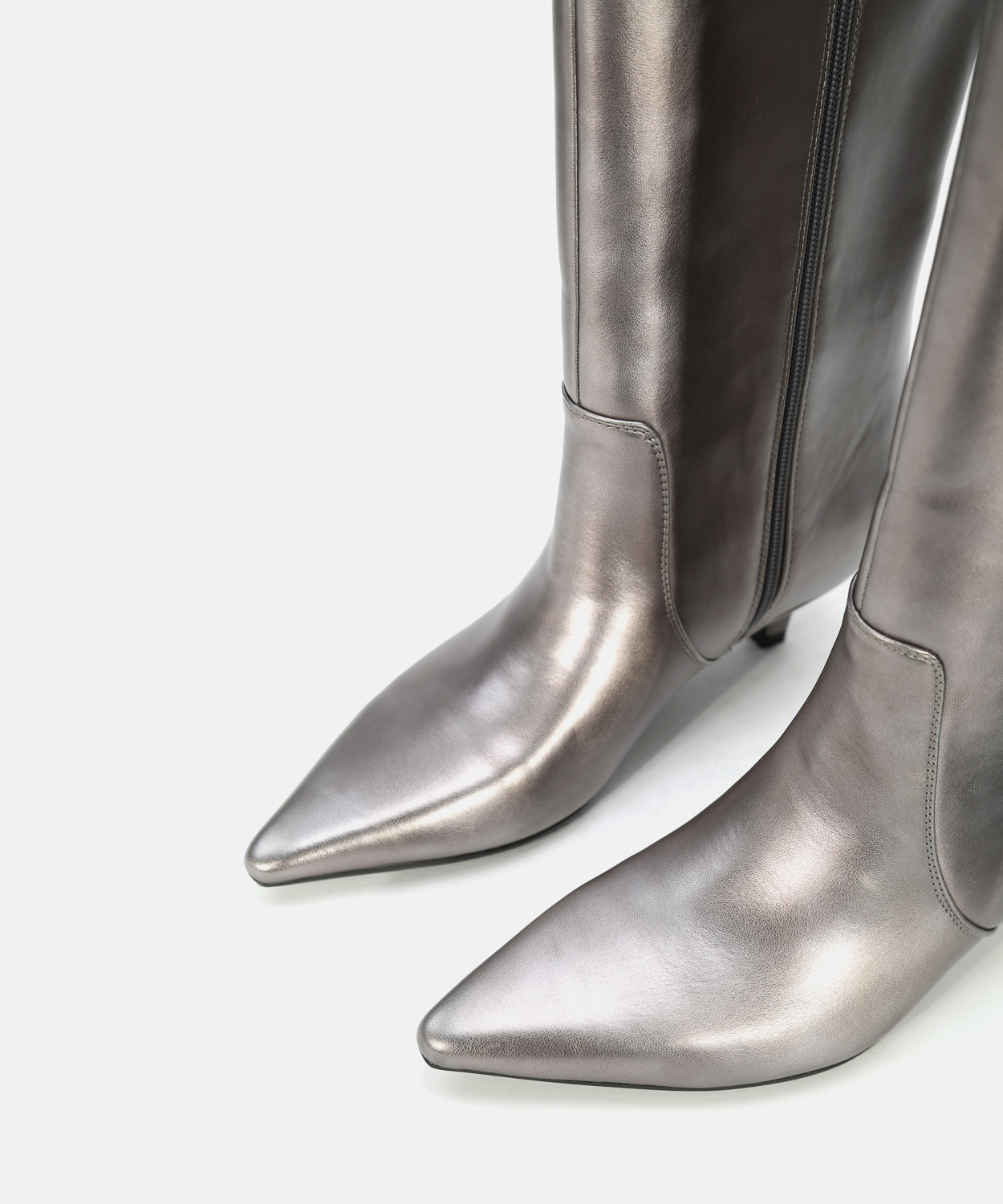 Botas altas metalizadas tac&oacute;n kitten image number null